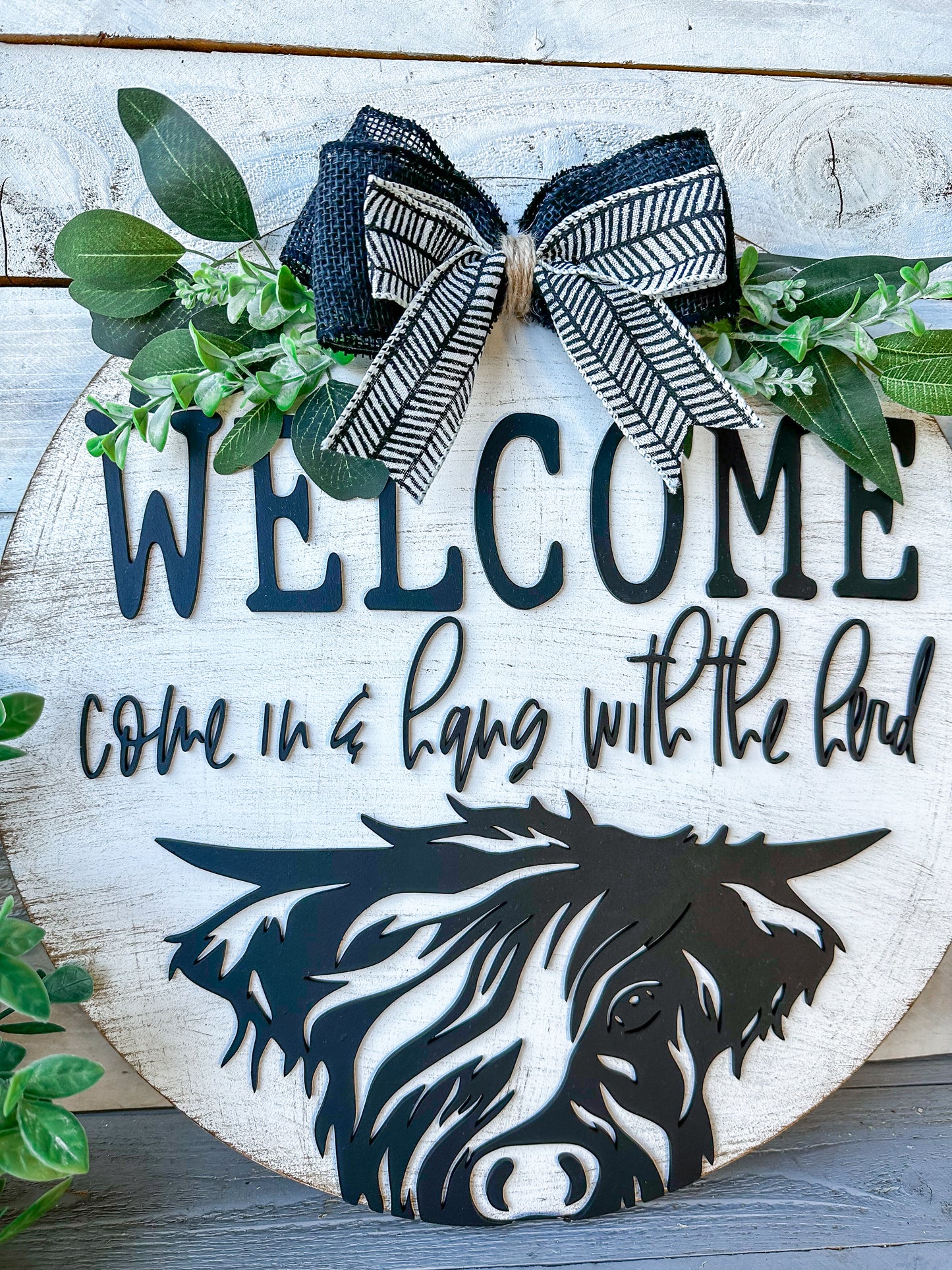 Highland Cow Welcome Sign – Rustic Farmhouse Door Hanger