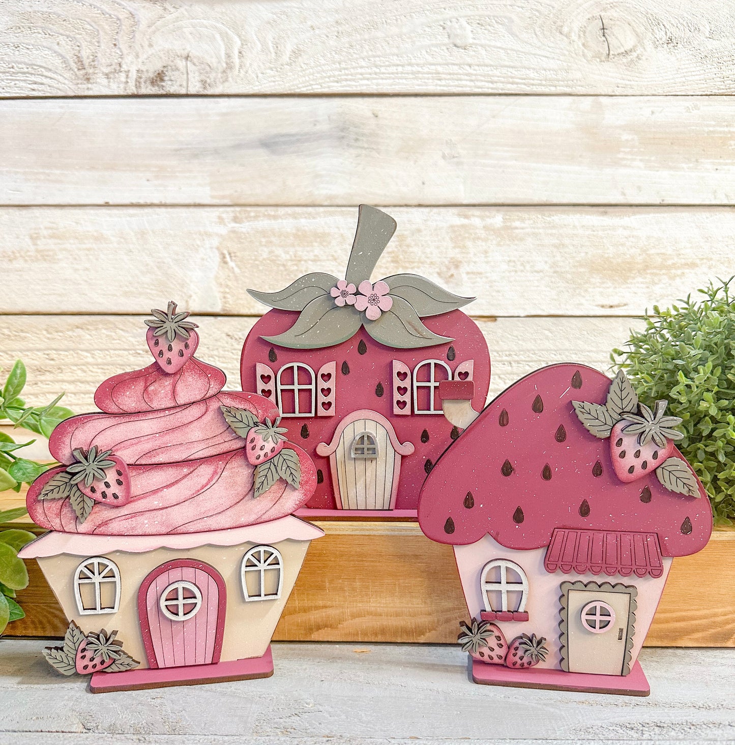Strawberry Standing Houses – Handcrafted 3D Summer Decor for Tiered Trays & Shelves