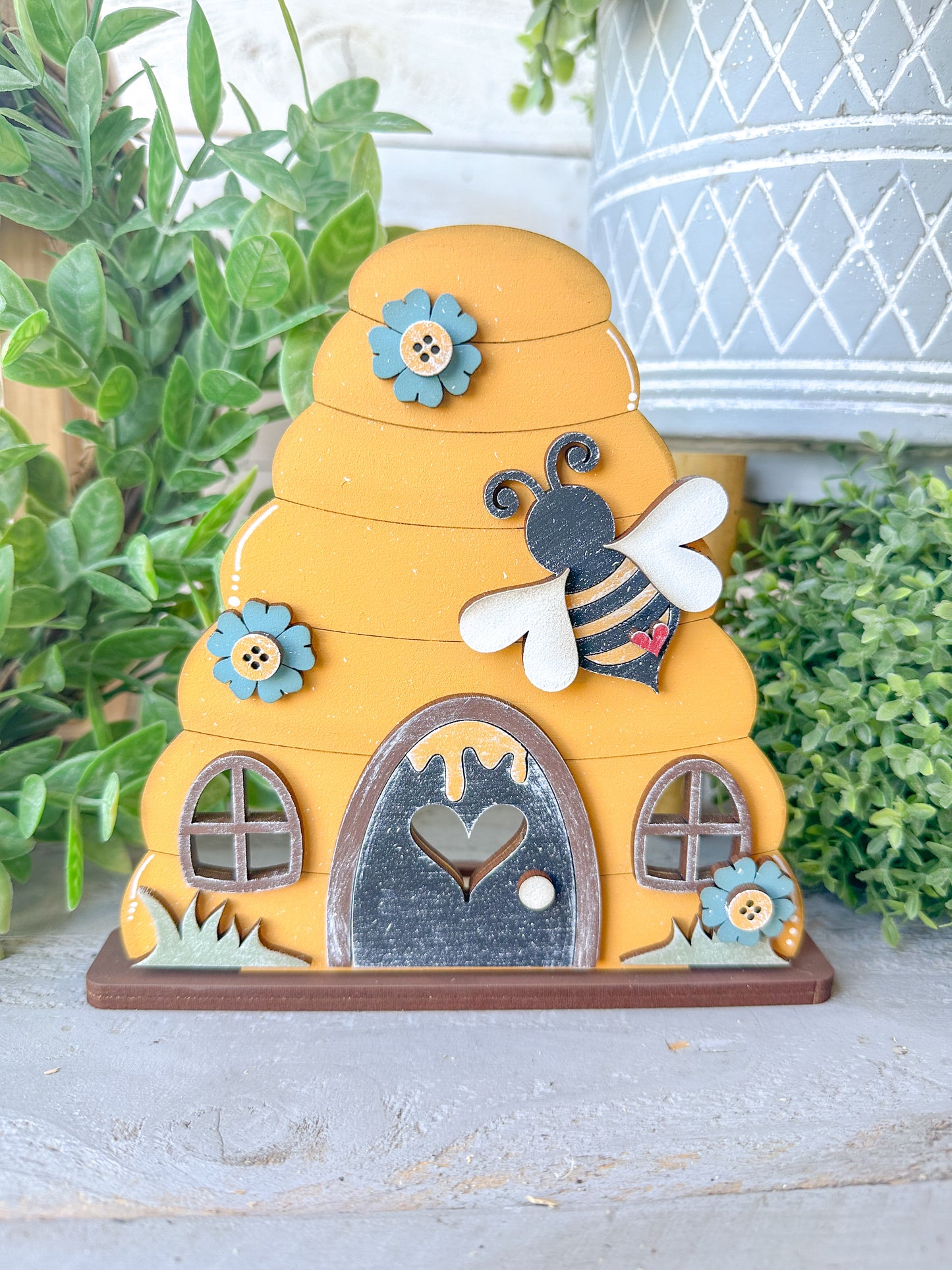 Bee hive standing house, with tea light holder