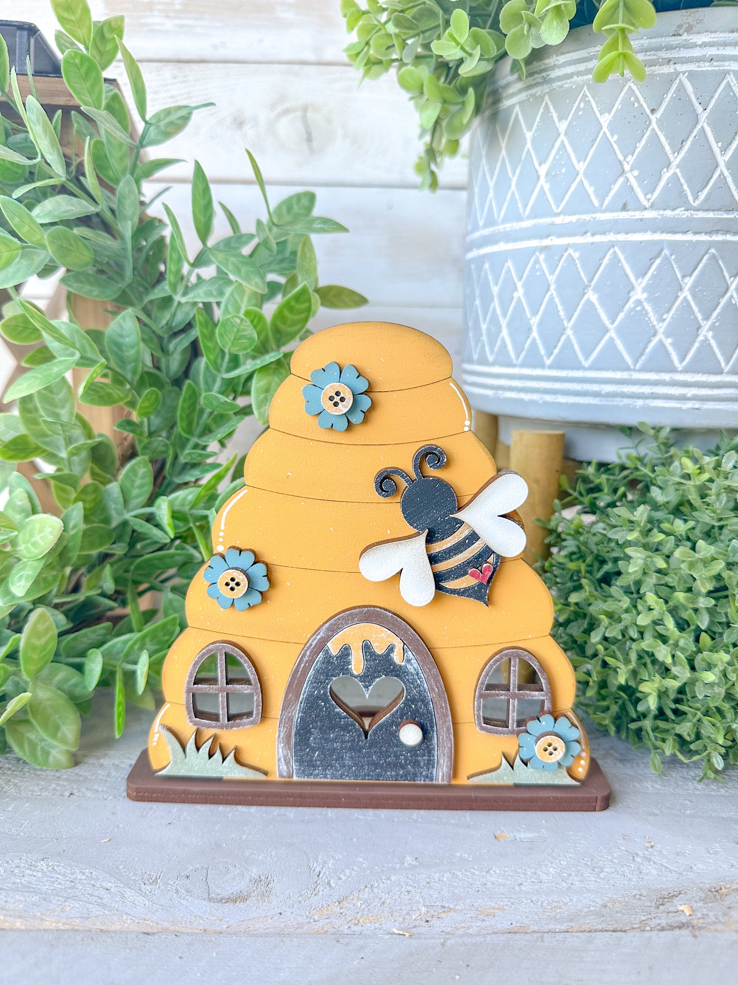 Bee hive standing house, with tea light holder