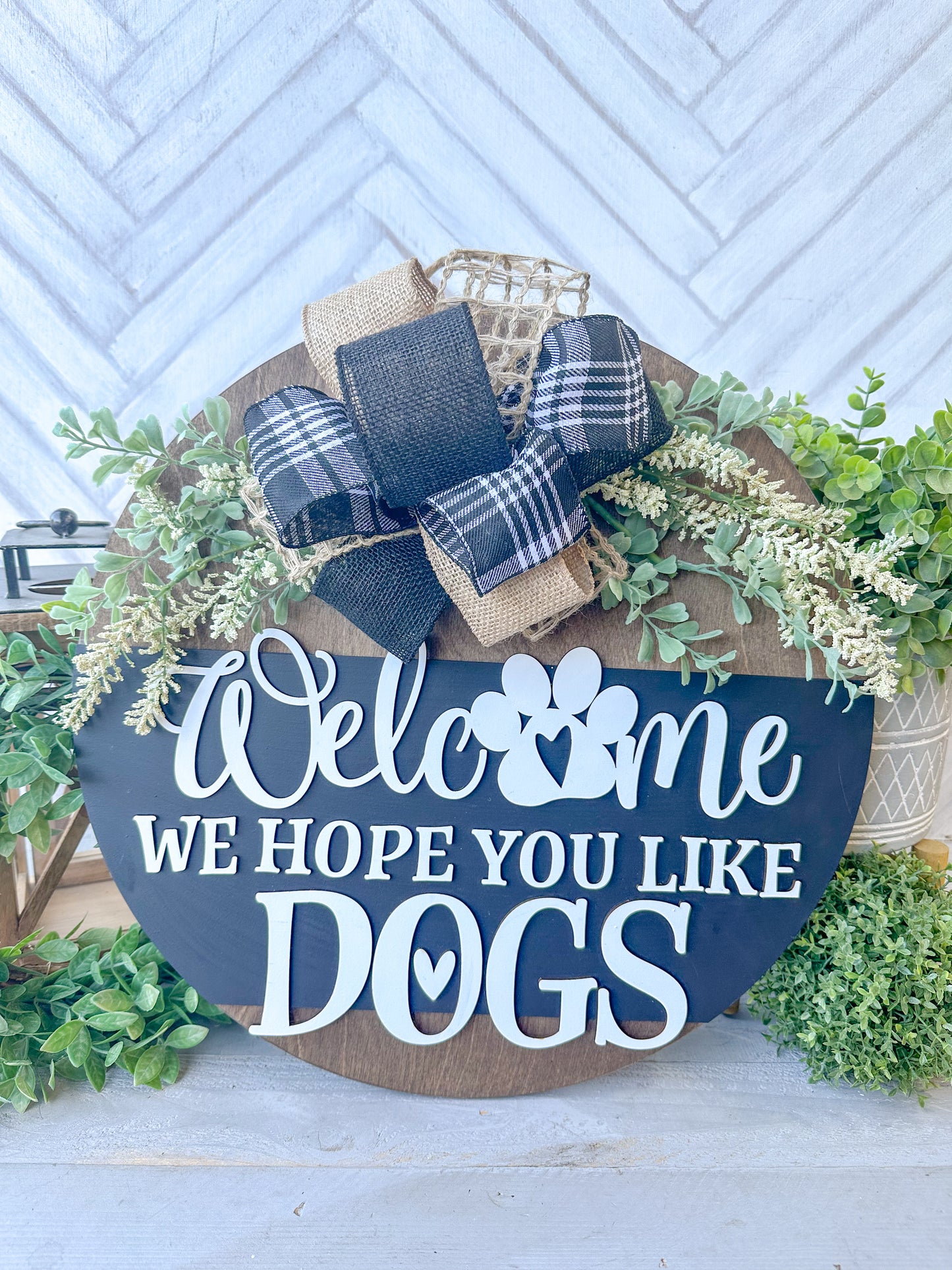 Welcome we hope you like dogs. 18inch door hanger / door round.