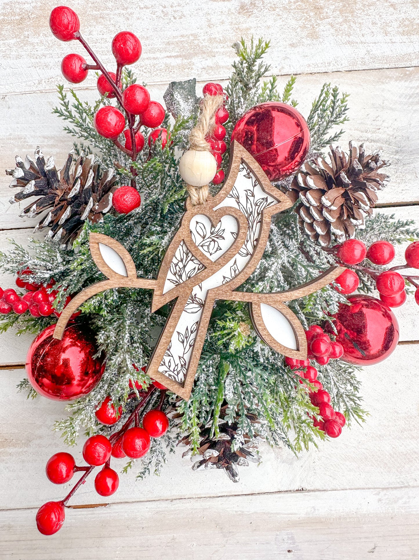 Floral Cardinal Ornament.