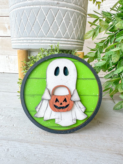 Mini ghost shelf sitter W/ Easel