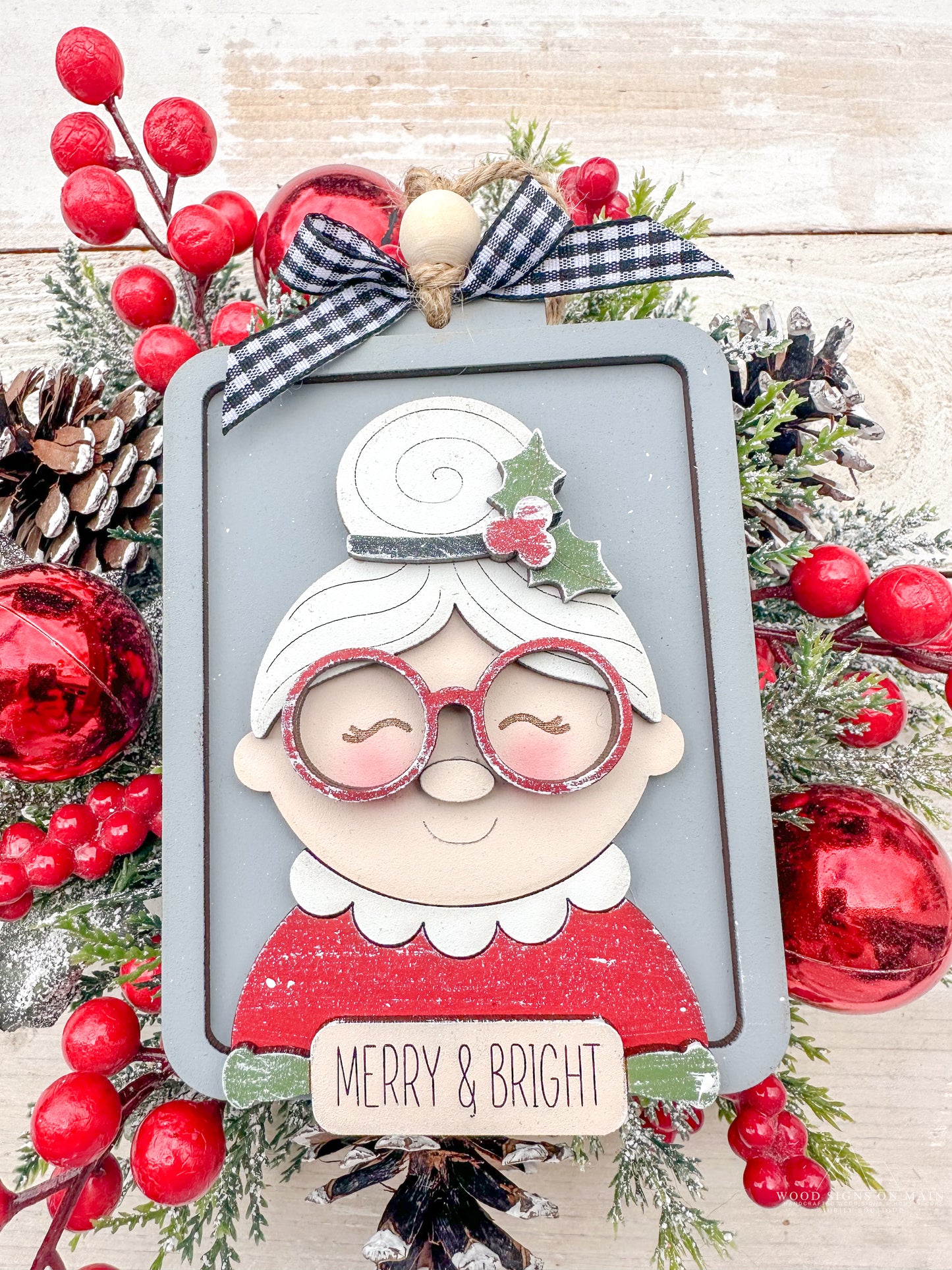 Mrs. Claus baking sheet ornamnet
