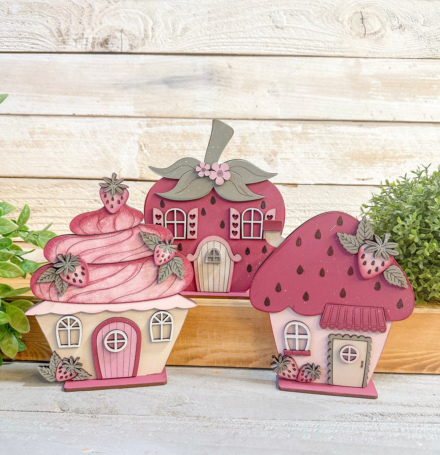 Strawberry Standing Houses – Handcrafted 3D Summer Decor for Tiered Trays & Shelves