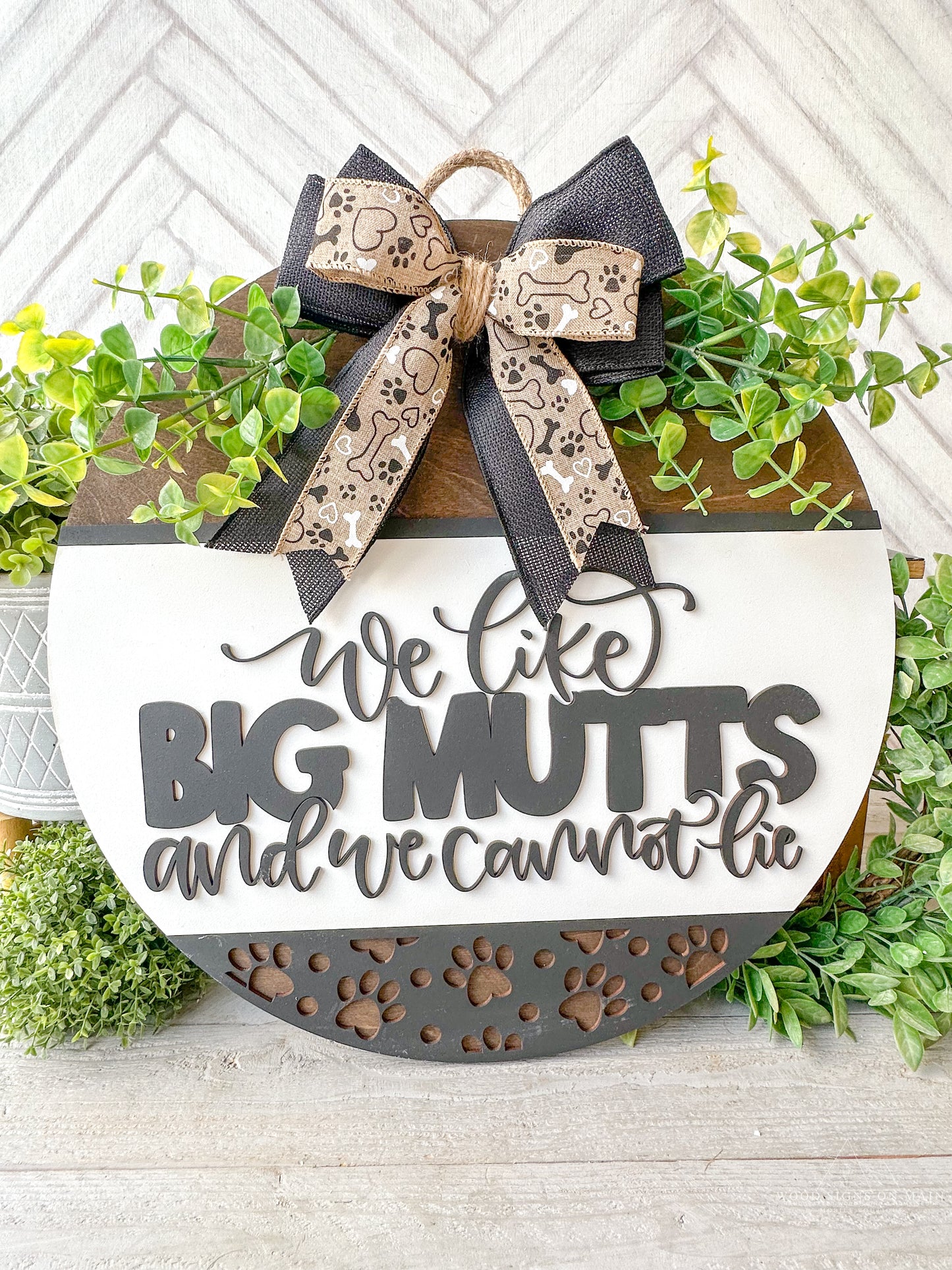 We like big mutts door round