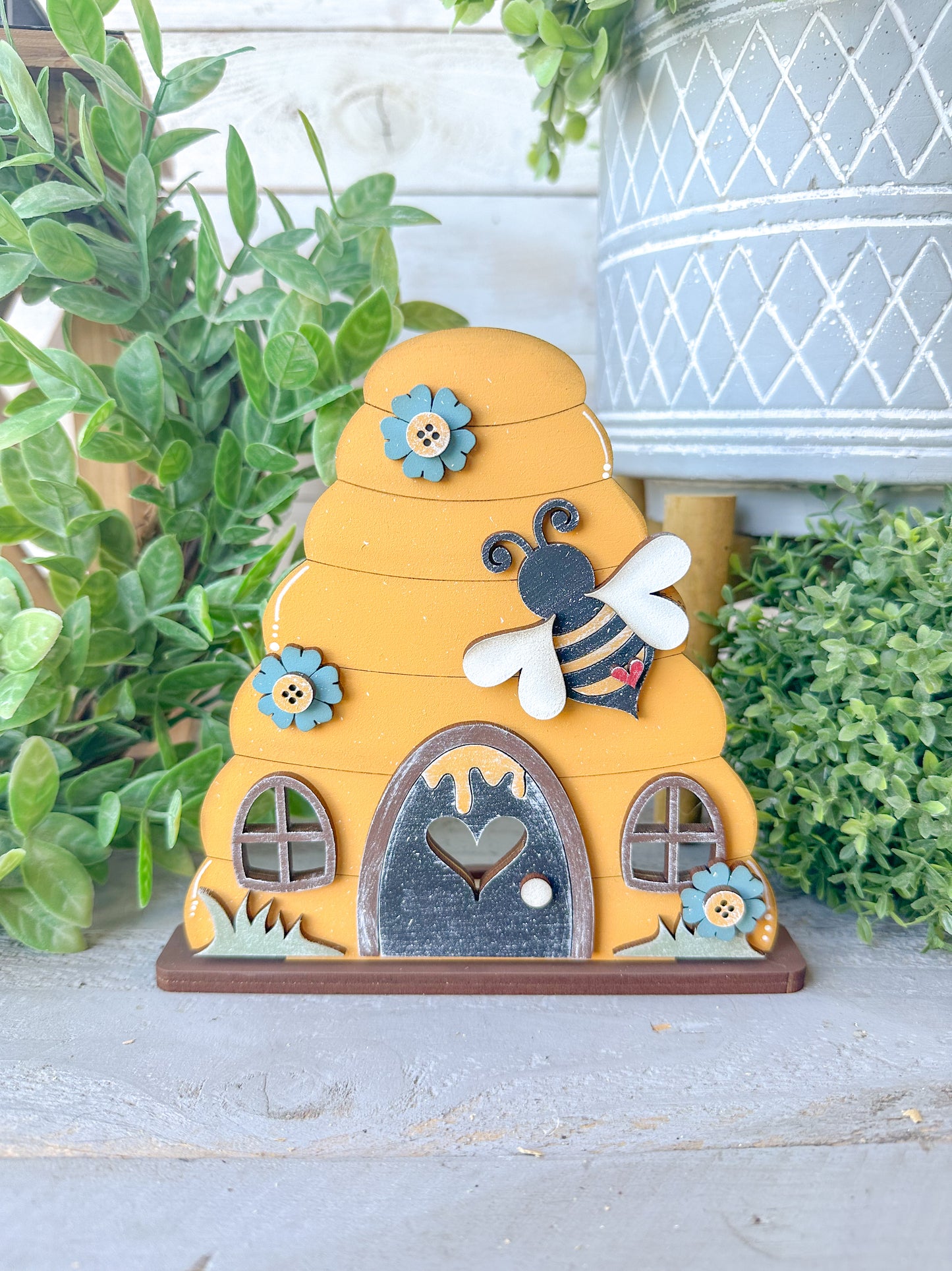 Bee hive standing house, with tea light holder