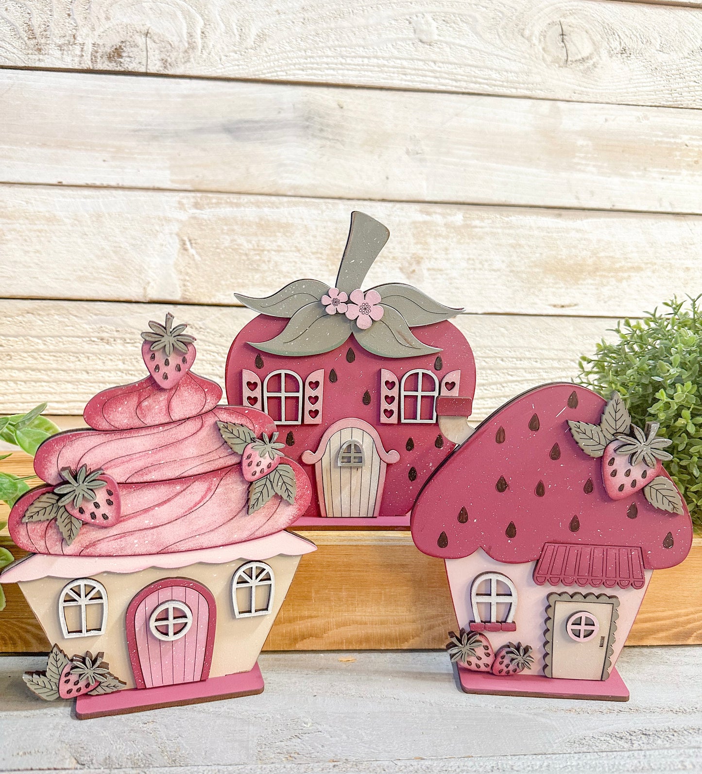 Strawberry Standing Houses – Handcrafted 3D Summer Decor for Tiered Trays & Shelves