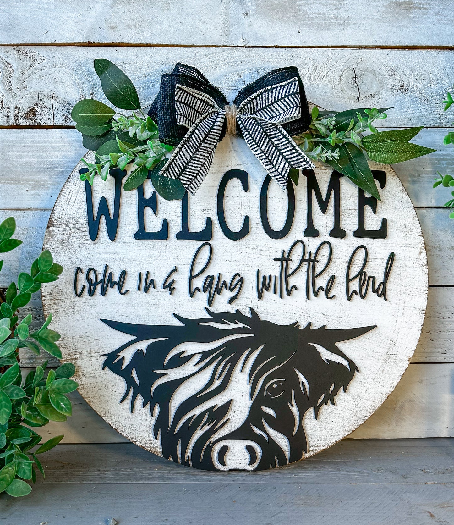 Highland Cow Welcome Sign – Rustic Farmhouse Door Hanger