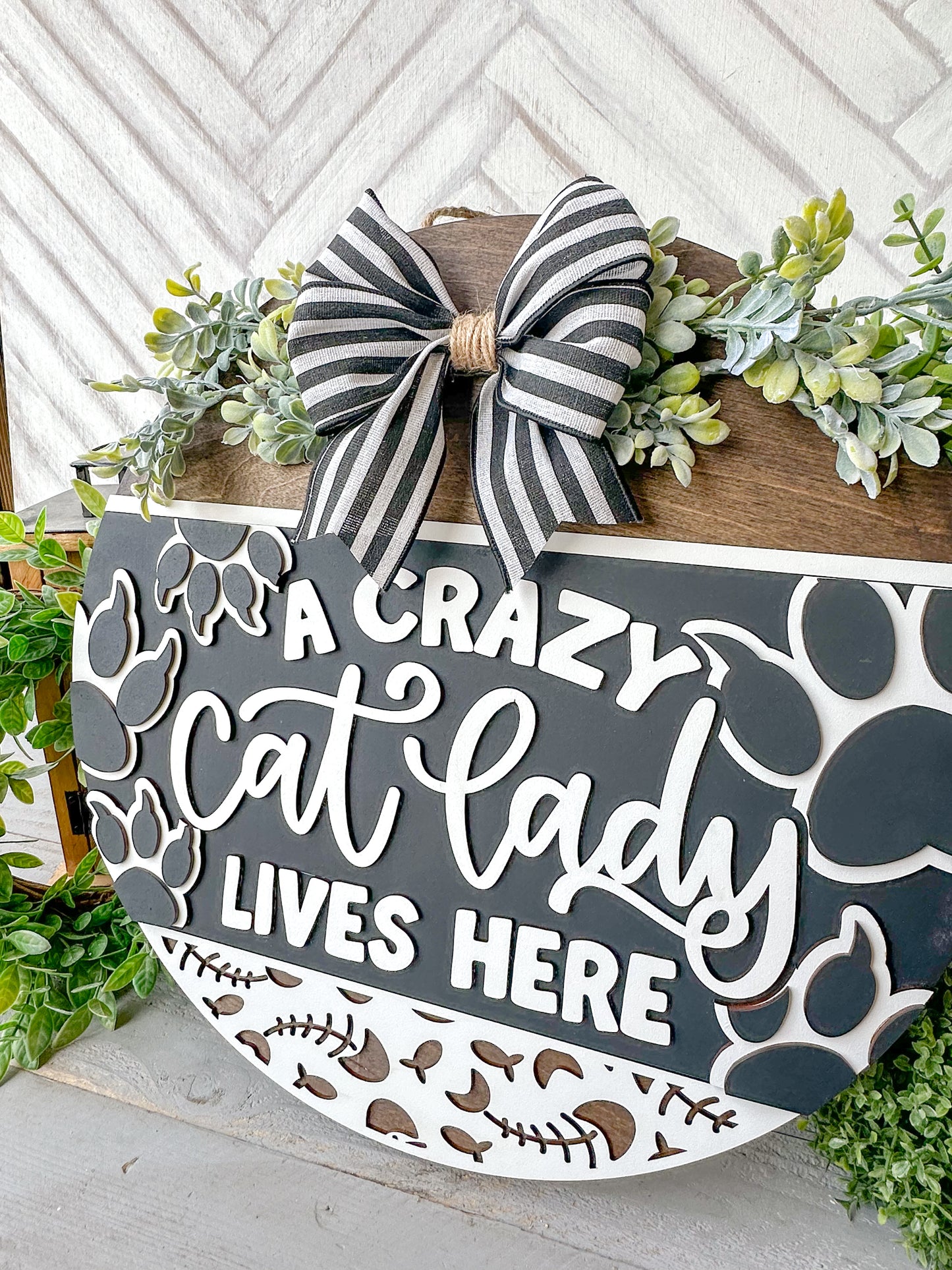 A crazy cat lady lives here 18’ door round