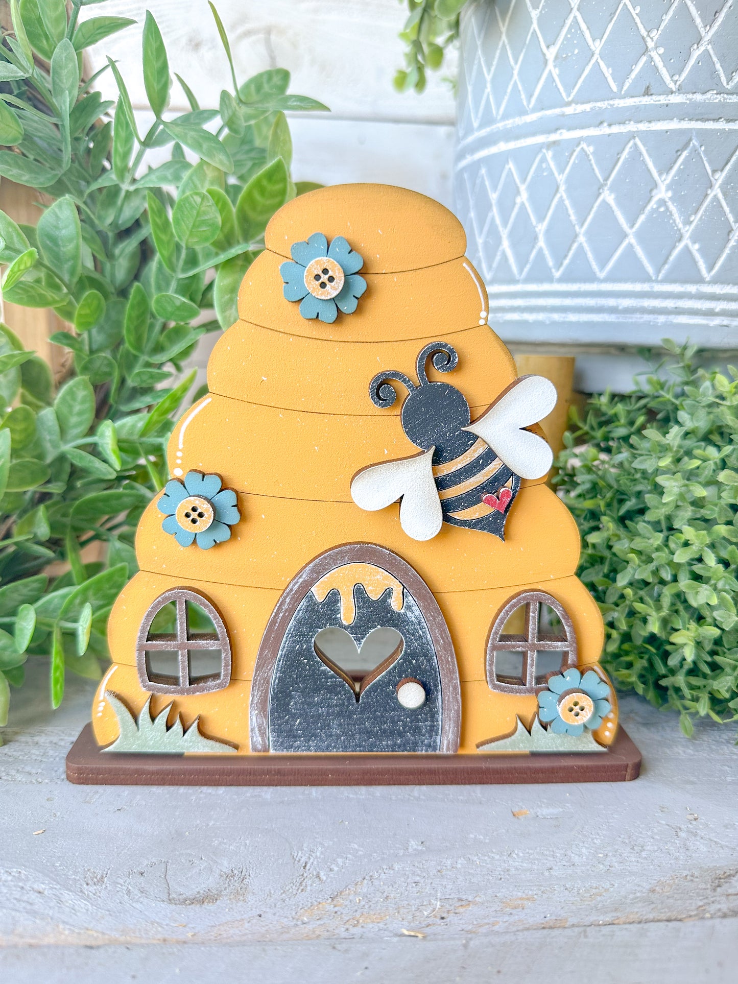 Bee hive standing house, with tea light holder