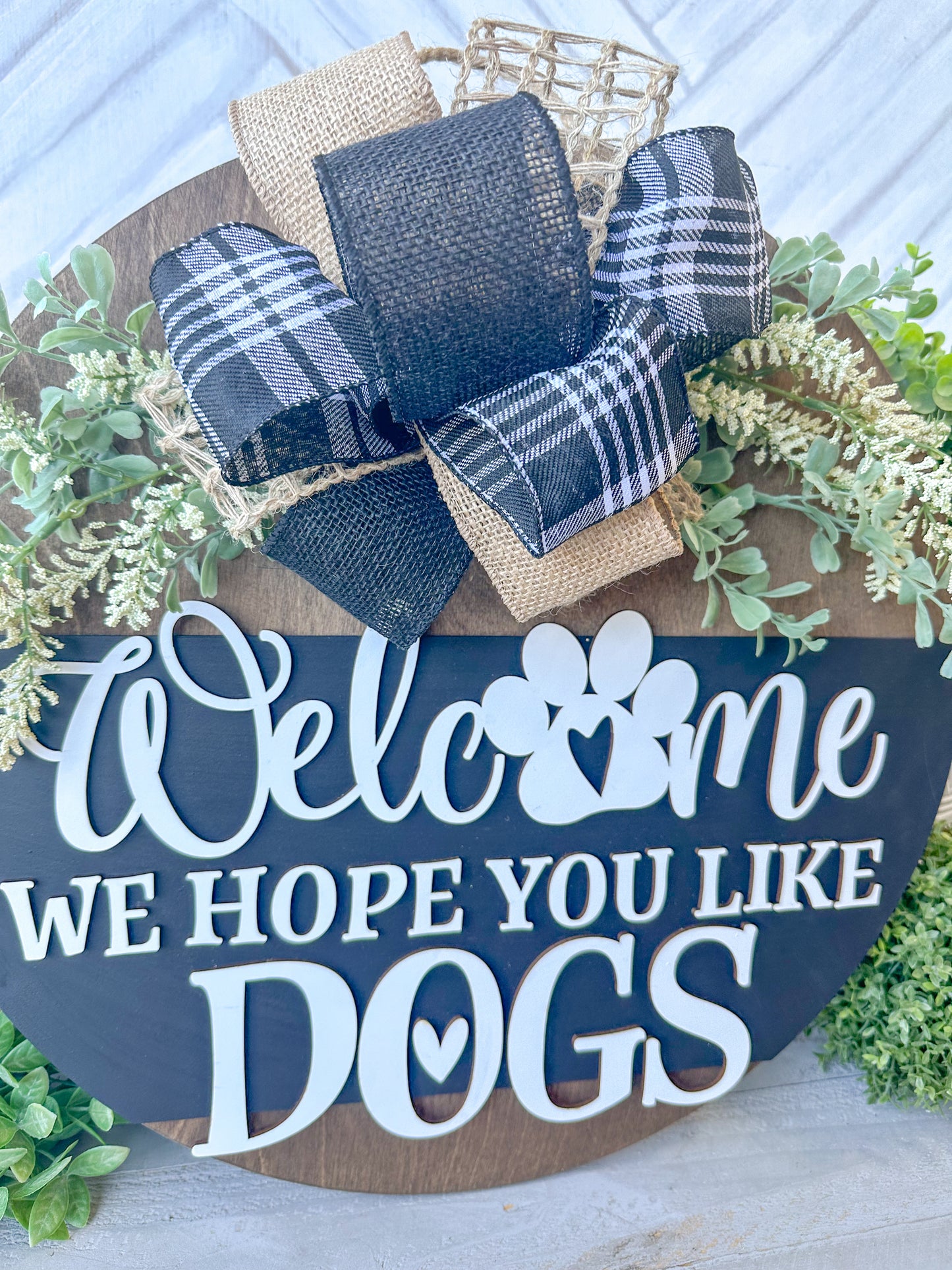 Welcome we hope you like dogs. 18inch door hanger / door round.