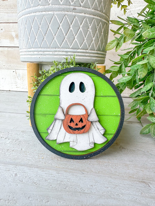 Mini ghost shelf sitter W/ Easel